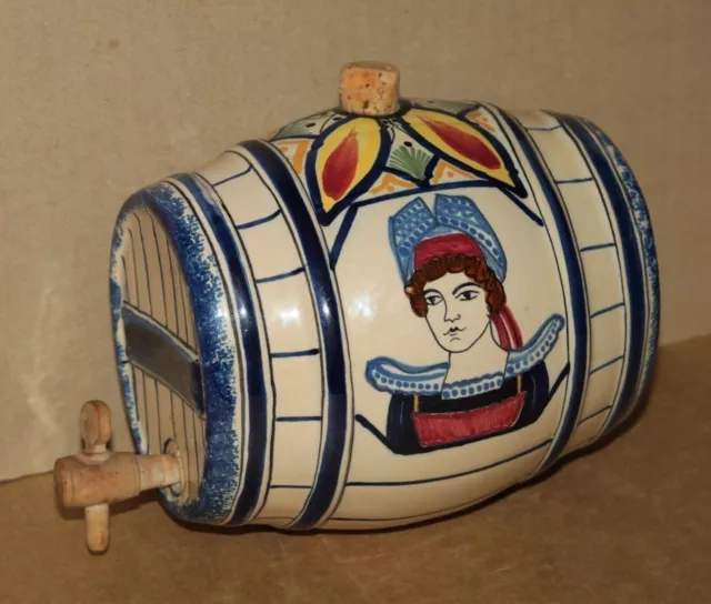 Tonneau a liqueur en faïence Henriot Quimper - décor Breton et Bretonne