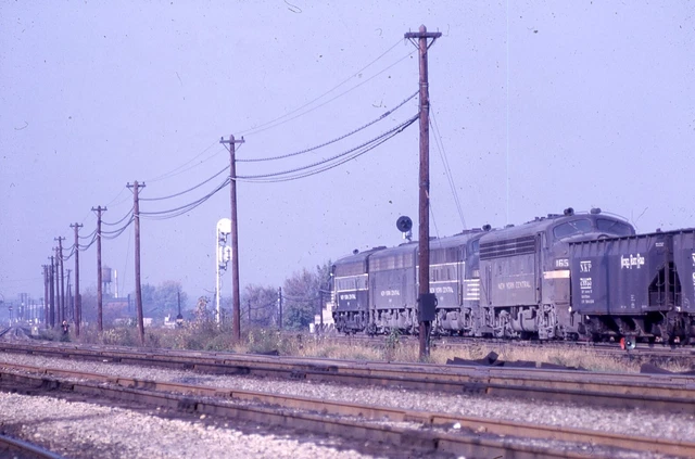 NEWYORK CENTRAL FREIGHT ACTION w/four F units   Oct 1962  SPLENDID PHOTO