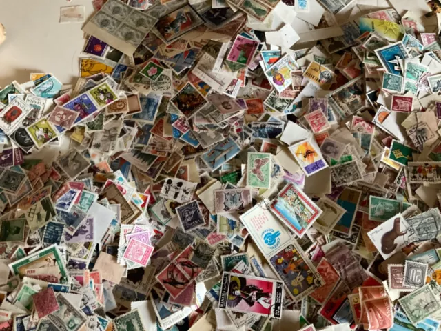 World Stamps off paper vintage to modern - 2000+  picked at random NEW STOCK