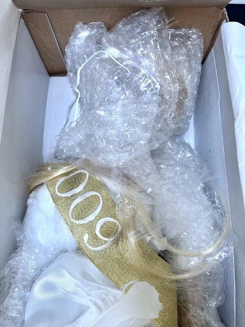 Porcelain Angel Doll  2009 #15617 New in box Heritage Signature Collection 21