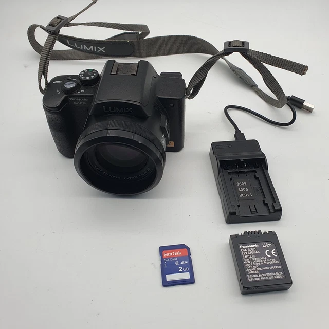 Panasonic LUMIX DMC-FZ20 Digital Camera w/ Leica Lens, Charger & 2GB SD Card