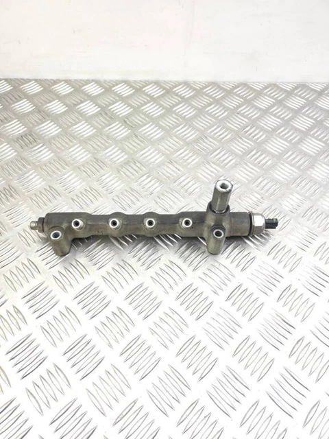 Opel Astra J 2010 Kraftstoffverteiler Einspritzleiste Verteilerrohr 81kW RPG9421