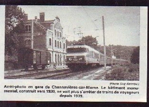 1976 -- Train En Gare De Chennevieres Sur Marne T463