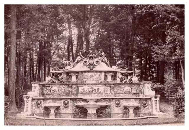Versailles, fontaine  Vintage silver print. Tirage argentique  11x16  Ci