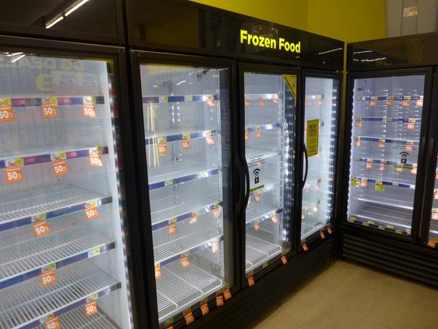 2016 True GDM-72F-HC Three Door 78" LED Glass Display Freezer 220V, #8925905
