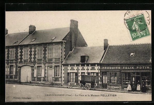 CPA Grandfresnoy, La Place et la Maison Pelletier 1923