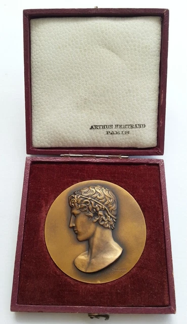 ANCIENNE MEDAILLE BRONZE D'APRES L'ANTIQUE par M. DELANNOY boîte ARTHUS BERTRAND EUR 30,00