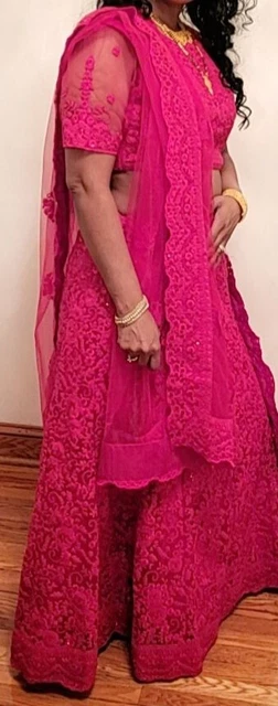lengha choli bridal, saree, sari. Wedding,  red size M