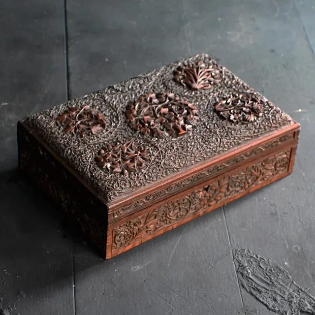 Early 20th Century hand carved Kashmiri royal cavalry cigar box