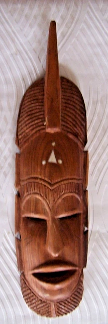 Masque de bois d'hibiscus sculpté à la main