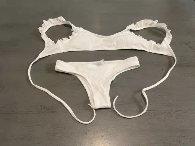 white ribbed UNBRANDED    two  piece swimsuit bikini size small