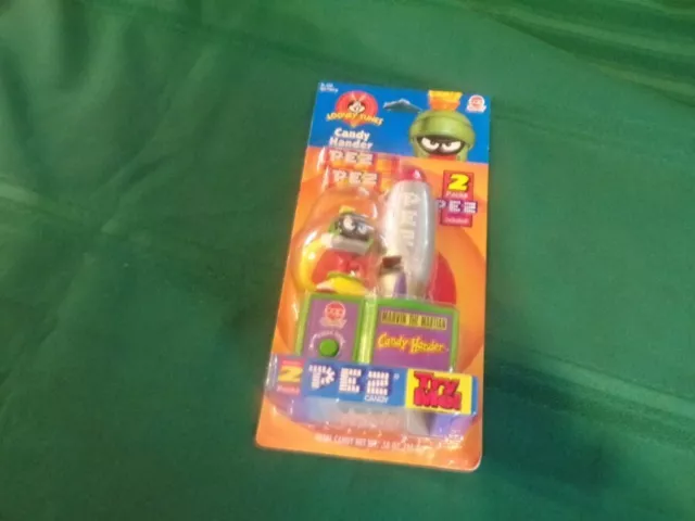 This listing is for a Vintage 1998 Marvin The Martian Candy Hander Battery PEZ D