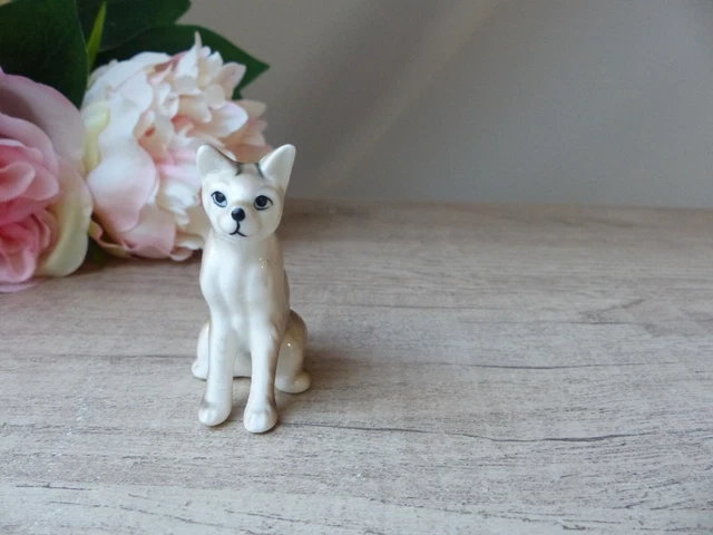 Figurine décorative chat Jelena coloris marron en céramique - 14 x 11 x 15 cm