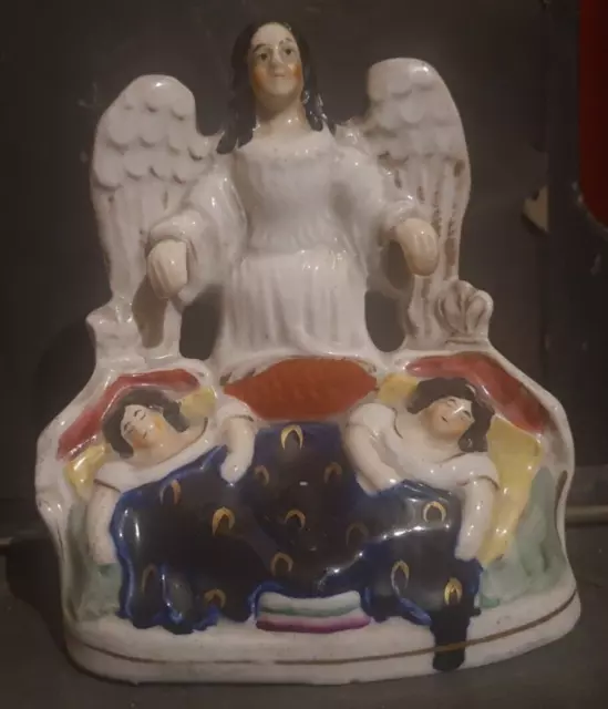 Un groupe en Faïence polychrome de Staffordshire