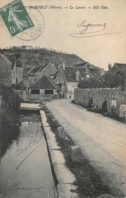 DORNECY - Le lavoir
