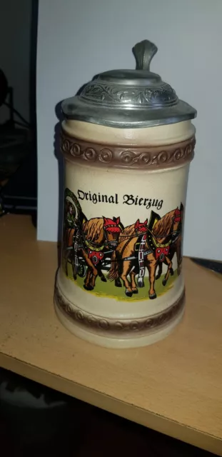 Alter bierkrug mit deckel