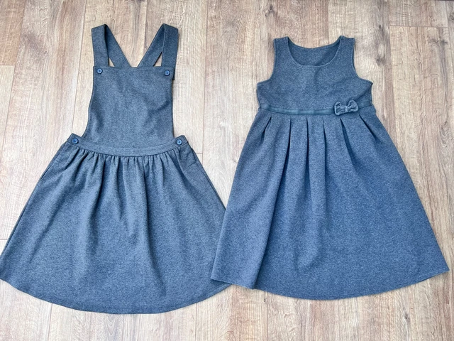 2 abiti M&S in perfette condizioni in jersey grigio pinafore Dungaree età 10-11 anni