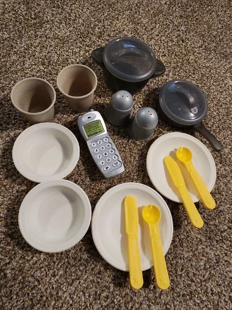 Step 2 play kitchen accessories sounds pot pan phone shakers diahes flat ware Step 2 play kitchen accessories sounds pot pan phone shakers diahes flat ware