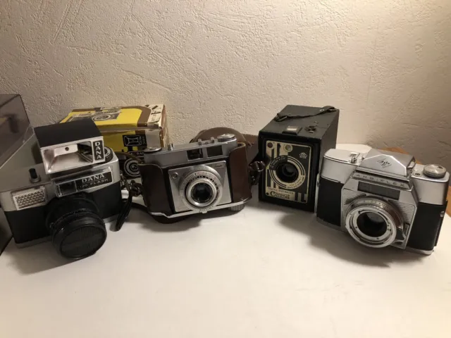 lot appareils photo anciens:  Dana .Agfa .Coronet . Kodak