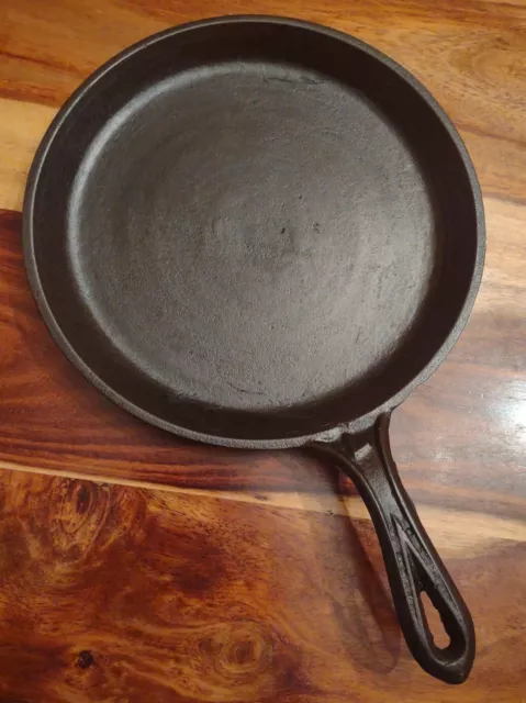 Fancy Handled Cast Iron Round Handled Griddle #7, Heat Ring. Gate Mark, Restored