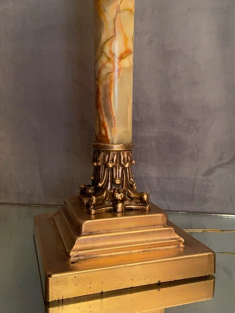 Grand pied de lampe en bronze et onyx à décor de chapiteau corinthien 11