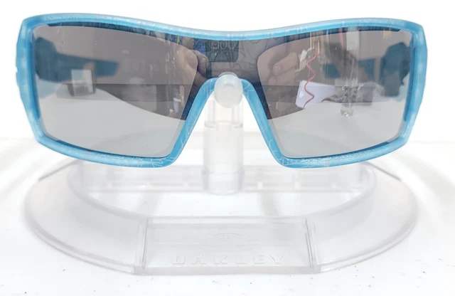 Oakley Oil Rig Holiday Exclusive Frost Blue Silver History Text Chrome Lens, NIB Oakley Oil Rig Holiday Exclusive Frost Blue Silver History Text Chrome Lens, NIB