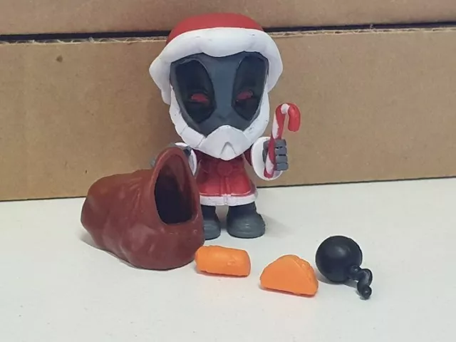 Marvel Bandai figurine Deadpool Chimichanga surprise gris Père noël