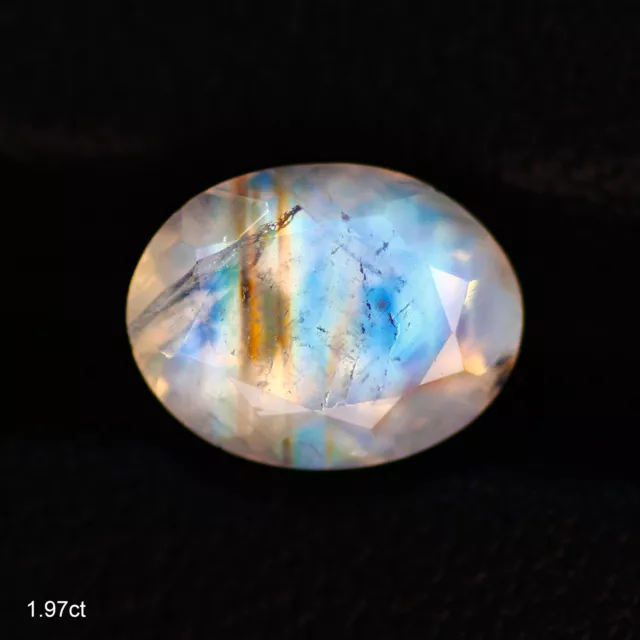 1.97Ct Oval 9.13 x 7.09 x 5.19 MM White transparent Blue Flashing Blue Moonstone