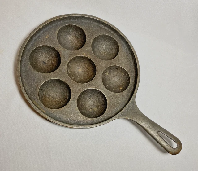 GRISWOLD ~ Vintage Cast Iron Round  7-Well AEBELSKIVER PANCAKE BALL SKILLET ~USA