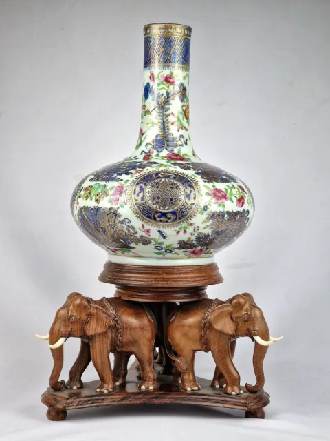 A Rare 19th Century Chinese Porcelain Fitzhugh Bottle Vase