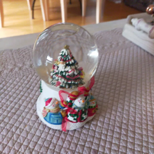 Boule A  Neige Musicale Ronde En Verre Theme Noel