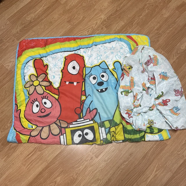 YO GABBA GABBA! Toddler Crib Bedding Fitted Sheet And Two Sided Comforter