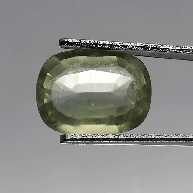 Prehnite naturelle du Mali - Coussin 2.32 Carats