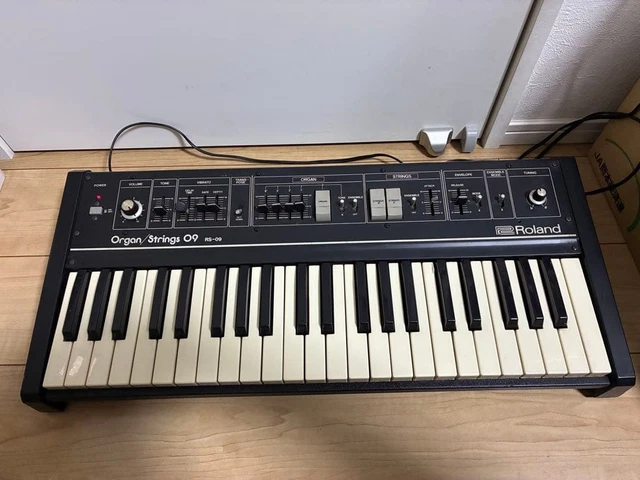 ROLAND RS-09 VINTAGE Analog Keyboard Synthesizer Organ Strings