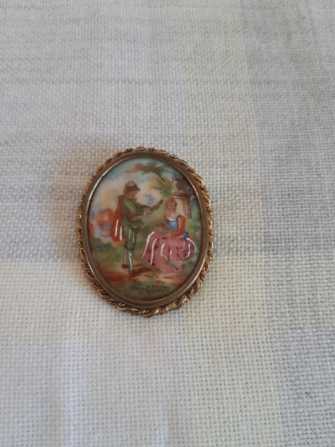 Broche Ancienne En Porcelaine De Limoges - Décor Personnages, Multicolore, Occasion