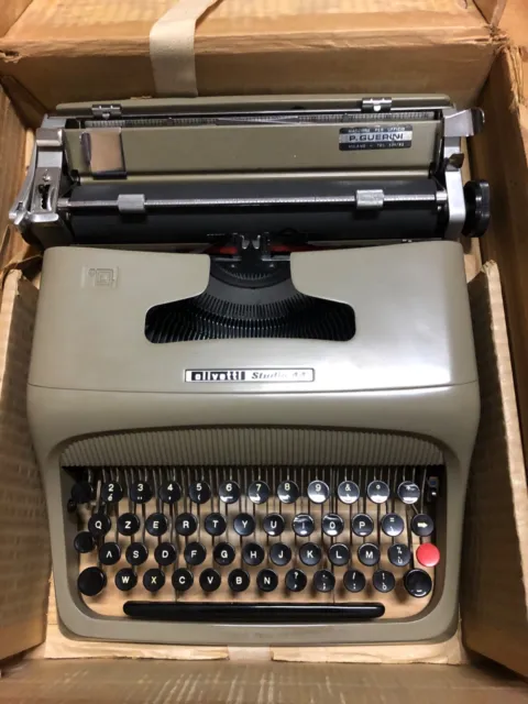 macchina da scrivere olivetti Studio 44