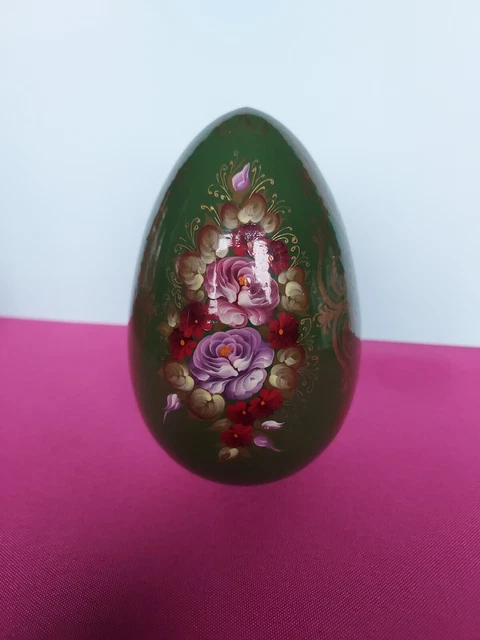 Oeuf en bois décoré aux fils d'Or - Les cloches