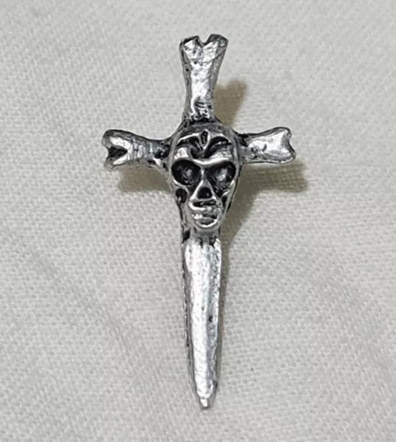 Spilla spada gladiatore con teschio ossa spilletta pin sword skull bones