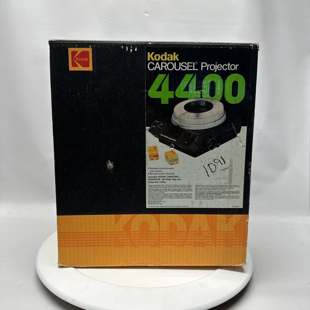 Kodak Carousel 4400 Slide Projector 140 Slide Tray Projection Lamp Vintage Used