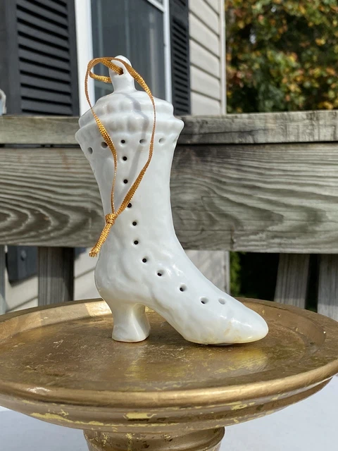 1992 Bombay Company Inc. Vintage Ceramic Pomander White Victorian Boot 5.5” Tall
