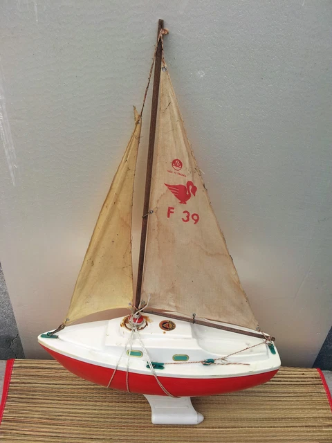 Ancien voilier de bassin Giraud-Sauveur - Jeux & Jouets