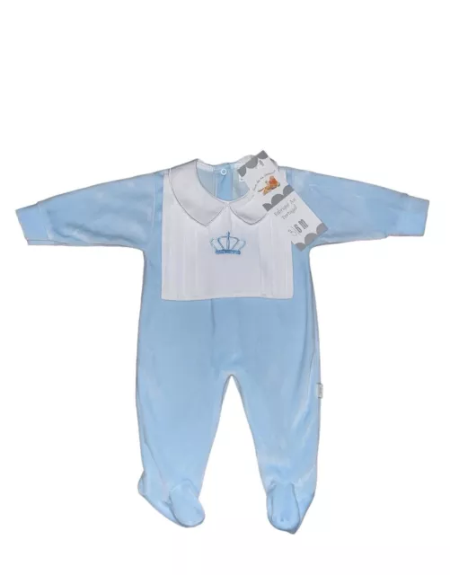 Pyjama bébé garçon en velours bleu empiècement blanc brodé couronne.
