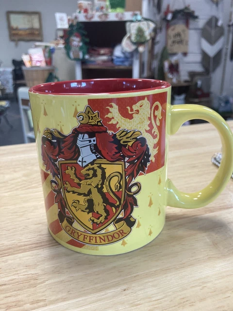 Harry Potter Gryffindor 20oz Mug Warner Bros Movie Magic