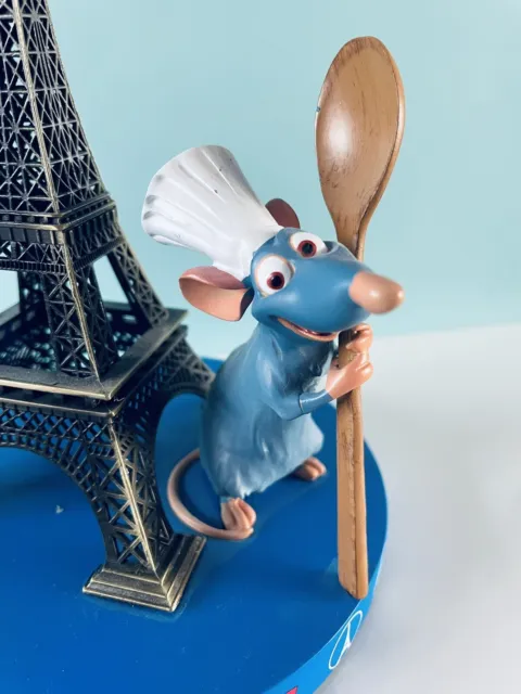 Figura exclusiva de la Torre Eiffel Disneyland París Remi Ratatouille