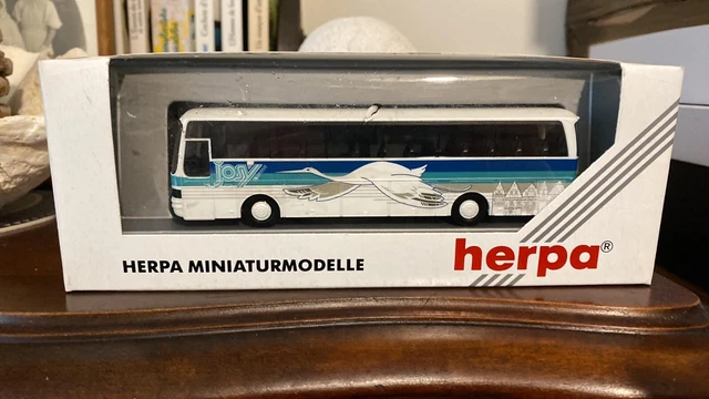 Kässbohrer Setra S215 Wild 1:87 Herpa 140584
