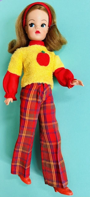 SINDY APPLE TRENDY Girl Auburn Original Outfit 1973 Pedigree