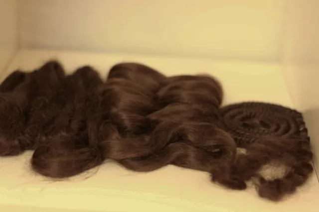 30g (approx 1oz) MOHAIR - FINE MEDIUM TO DARK BROWN MOHAIR (WITHOUT RED TONES)