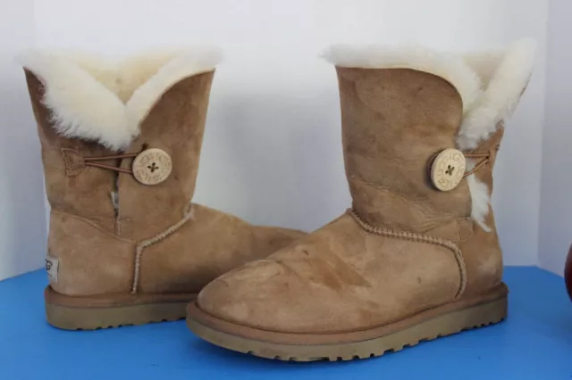 UGG Australia 5803 Womens Bailey Button BOOTS Genuine Sheepskin Suede Boots~Sz 5