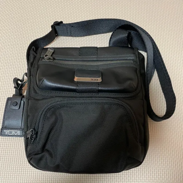 Tumi Alpha Bravo Black Leather 232306D Mens Shoulder Bag Messenger Bag Used