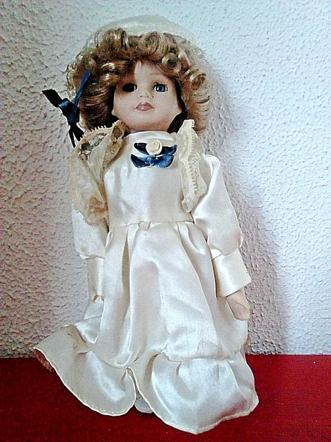Grande poupée Française, tête en porcelaine, yeux sulfure fi